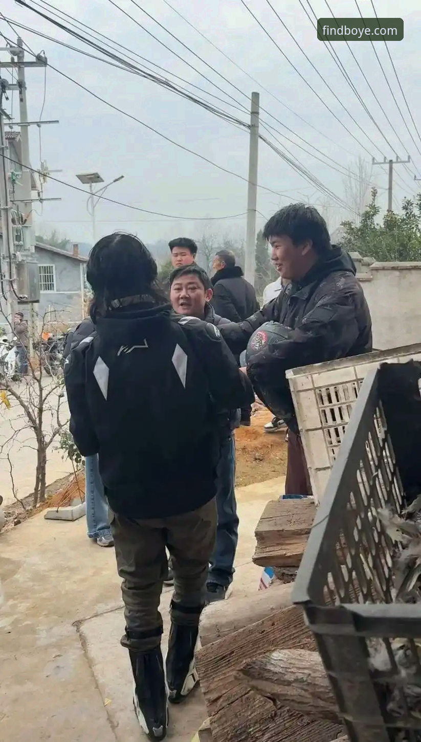 张雪机车车队匈牙利站创造历史，德比斯最后一圈绝杀夺冠最新动态
